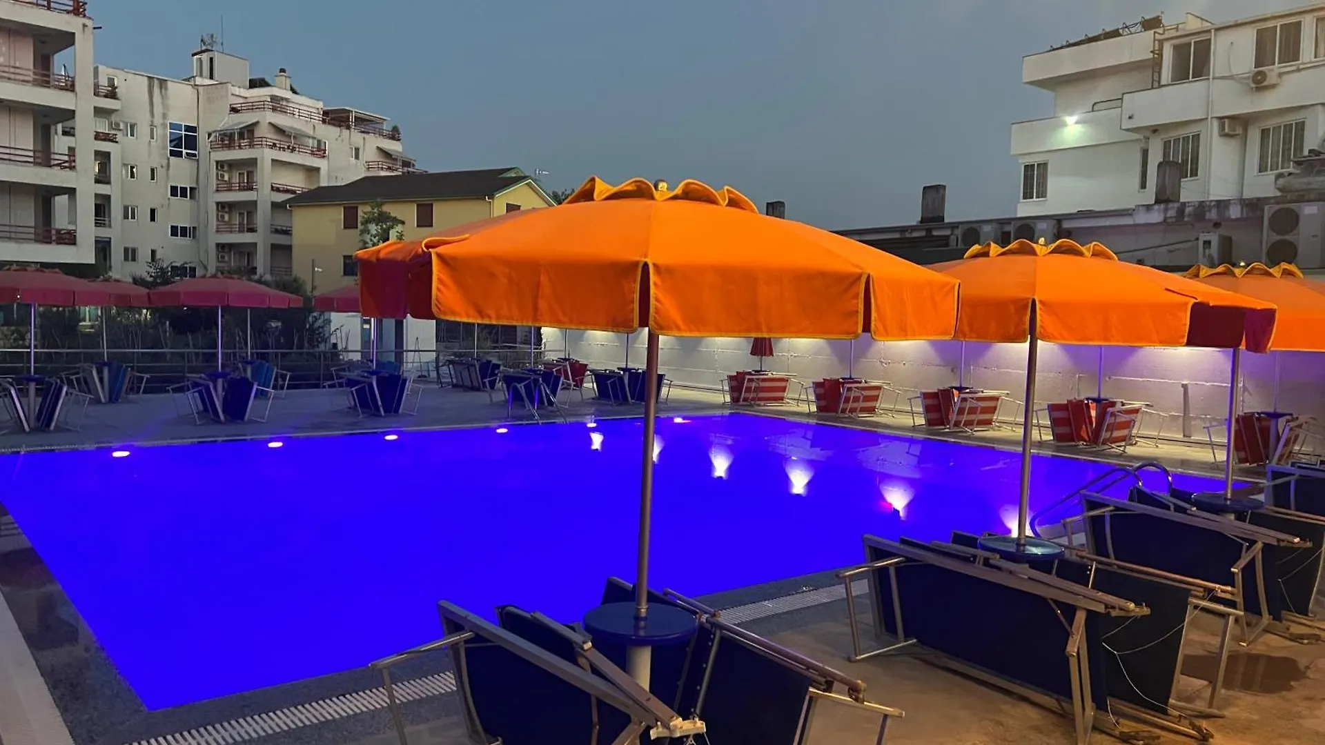 Blue Balcony Hotel 골렘