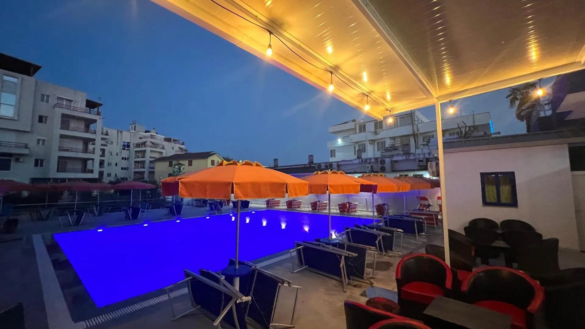 Blue Balcony Hotel 골렘