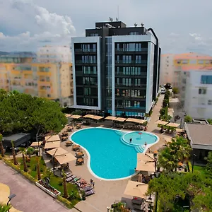 Hotel Supreme, Golem (Tirana)
