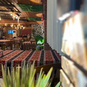 Te Bujtina Hotel- Cozy With Traditional Breakfast Near Hotel